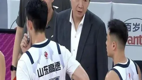 德乙焦点对决揭秘：荷尔斯泰因VS菲尔特，精彩比分一触即发！